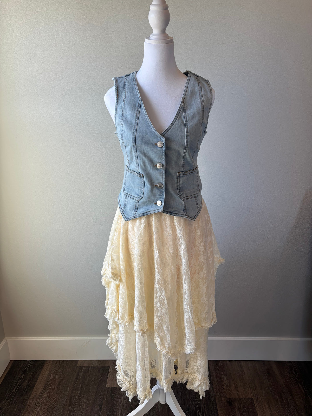 Ella Lace Skirt